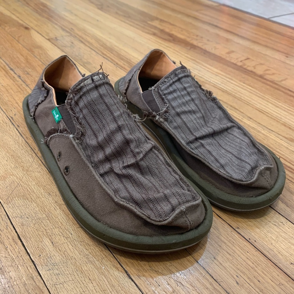Gently used sanuks
